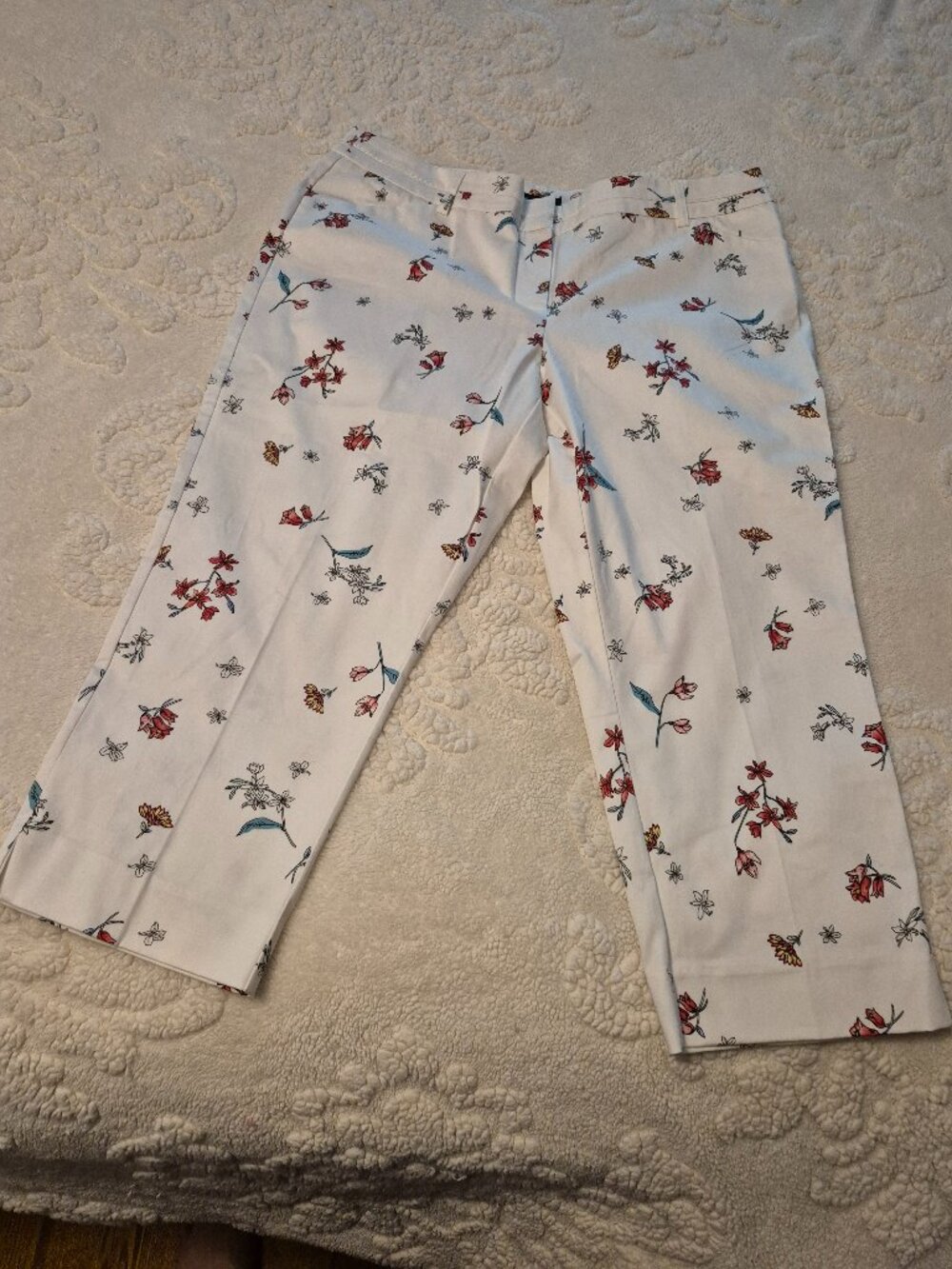 NWOT Reitmans White Floral Crop Pants (12 Petite)
